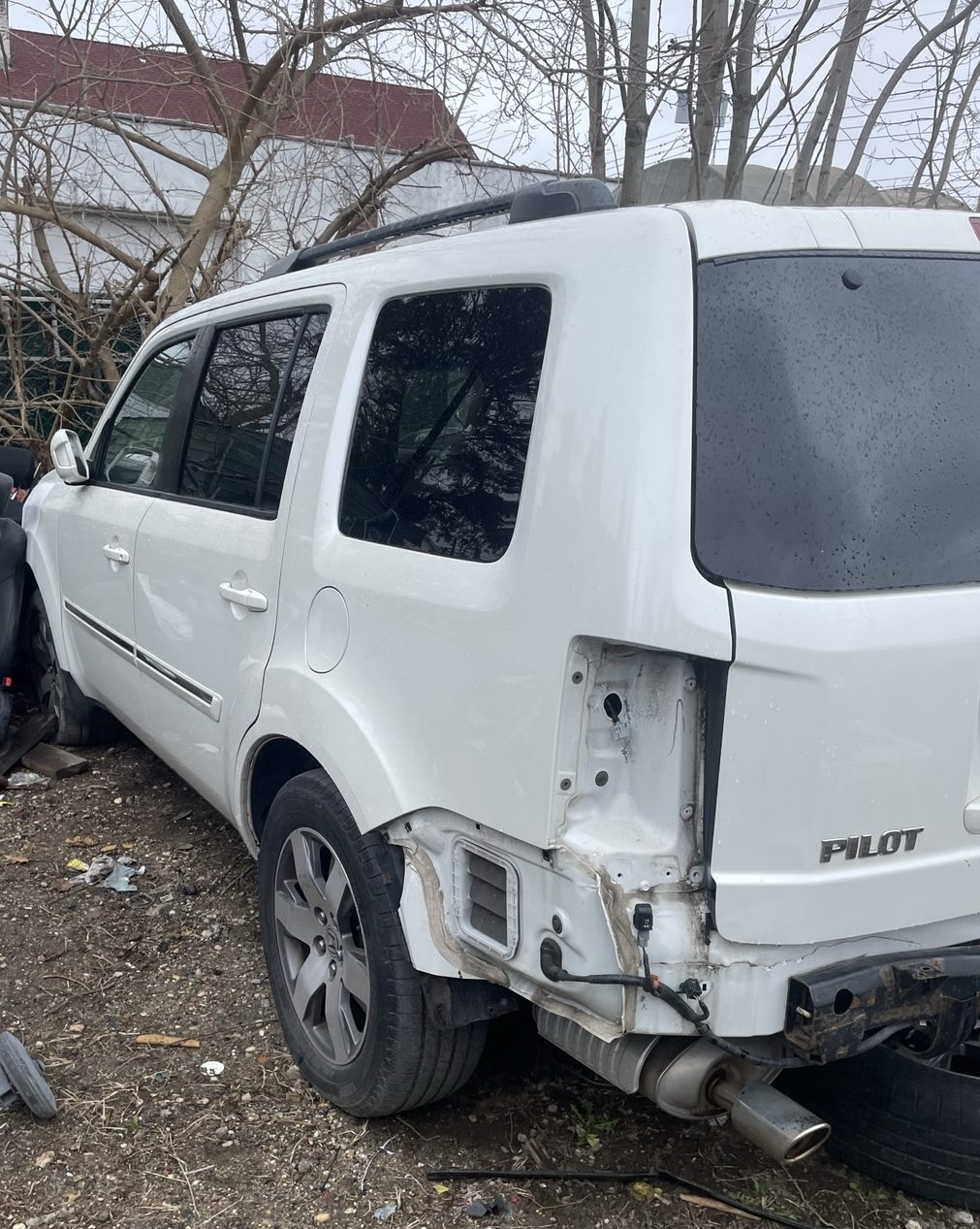 White Honda Pilot with rear body panels removed during repair